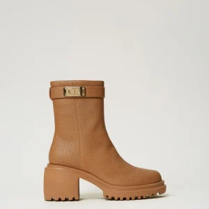 TWINSET Stivaletti con placchetta logo