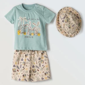 Completo maglietta a maniche corte, pantaloncino in tessuto e cappellino baby maschio