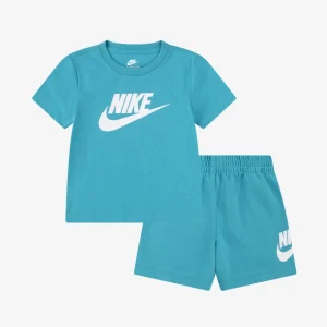Completo 2 pezzi t-shirt e pantalone Nike