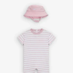 Pagliaccetto e cappellino con logo neonata