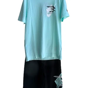 Completo maglietta maniche corte e pantaloncino con grafica ragazzo