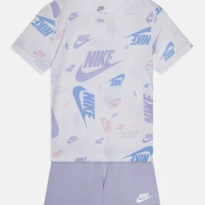 Completo maglietta a maniche corte con grafica e pantaloncino bambina