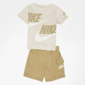 Completo 2 pezzi t-shirt e pantaloncino cargo Nike