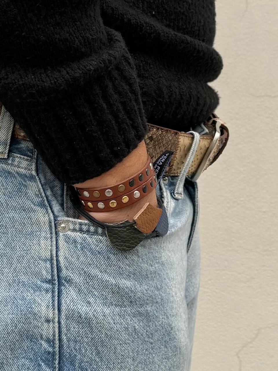 • Bracciale • Borchie multicolore • Cuoio - immagine 3