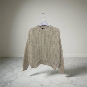 Maglione Ecru Morbido da Ragazza – Girocollo e Caldo