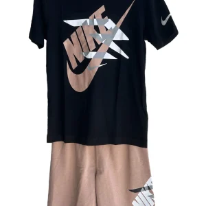 Completo maglietta maniche corte e pantaloncino con grafica ragazzo